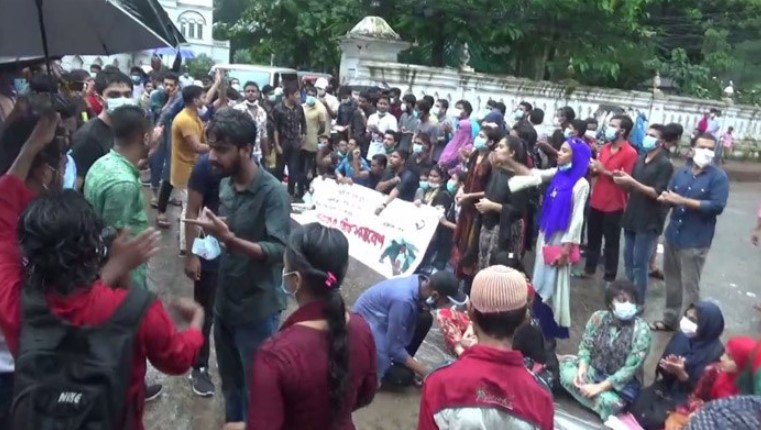 সিলেট ও নোয়াখালীসহ সারাদেশে ধর্ষণের প্রতিবাদে গাজীপুরে বিক্ষোভ