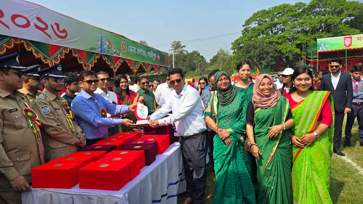 গাজীপুরে ডিসপ্লেতে প্রথম হয়ে নজর কাড়লো কালেক্টরেট স্কুল