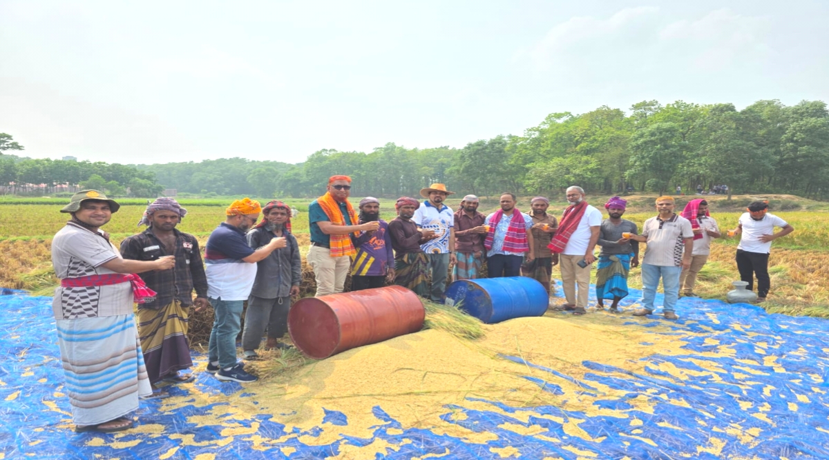 গাজীপুরে রোটারির মানবিক কর্মসূচি: অসচ্ছল কৃষকদের ধান কাটায় সহায়তা