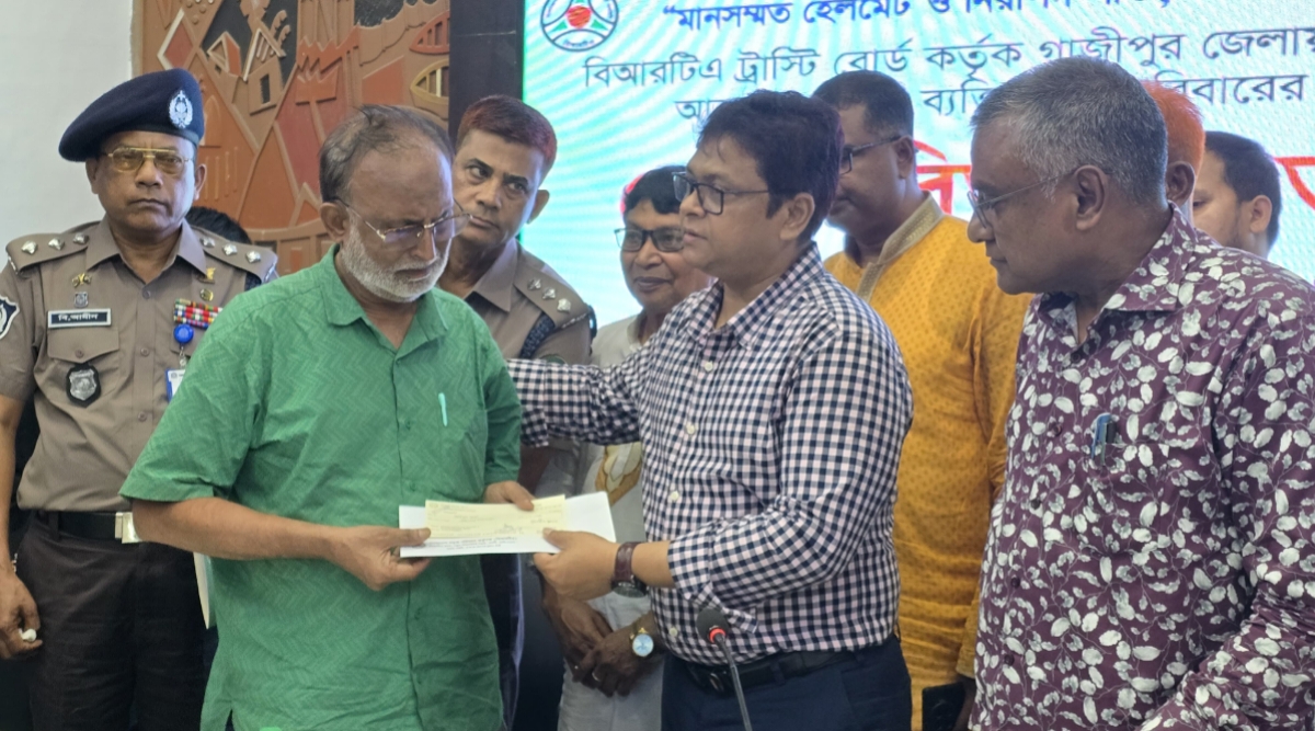 সড়ক দুর্ঘটনায় ক্ষতিগ্রস্ত পরিবারগুলোর পাশে জেলা প্রশাসন