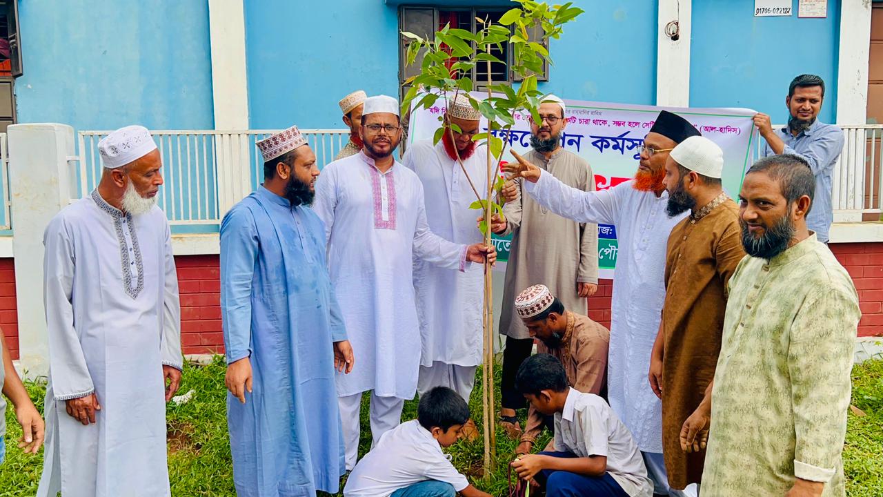 শ্রীপুরে যুব জামায়াতের উদ্যোগে বৃক্ষরোপণ কর্মসূচি