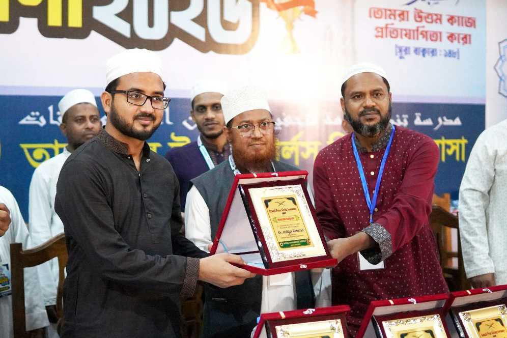 গাজীপুরে কৃতি শিক্ষার্থীদের সংবর্ধনা দিল তানযীমুল উম্মাহ গার্লস হিফয মাদরাসা