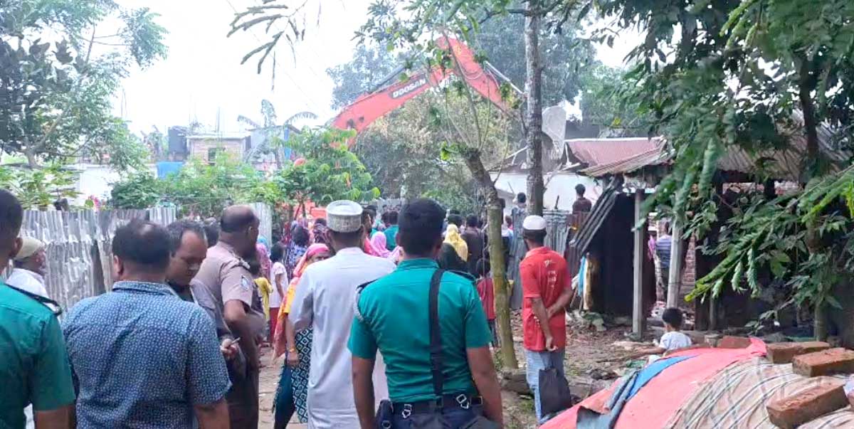 গাজীপুরে আদালতের আদেশে জমি উদ্ধার, প্রকৃত মালিককে বুঝিয়ে দিল প্রশাসন