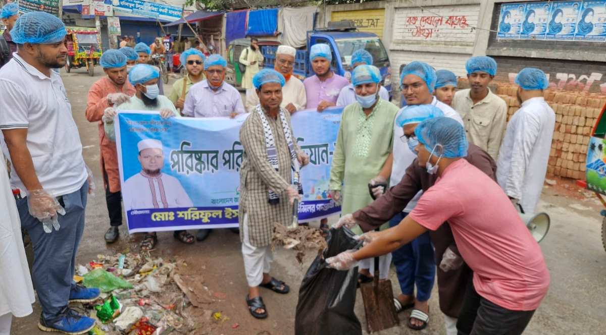 ‘জামায়াতকর্মী মানেই সমাজকর্মী’—গাজীপুরে পরিচ্ছন্নতা অভিযানে ওসমান গনি